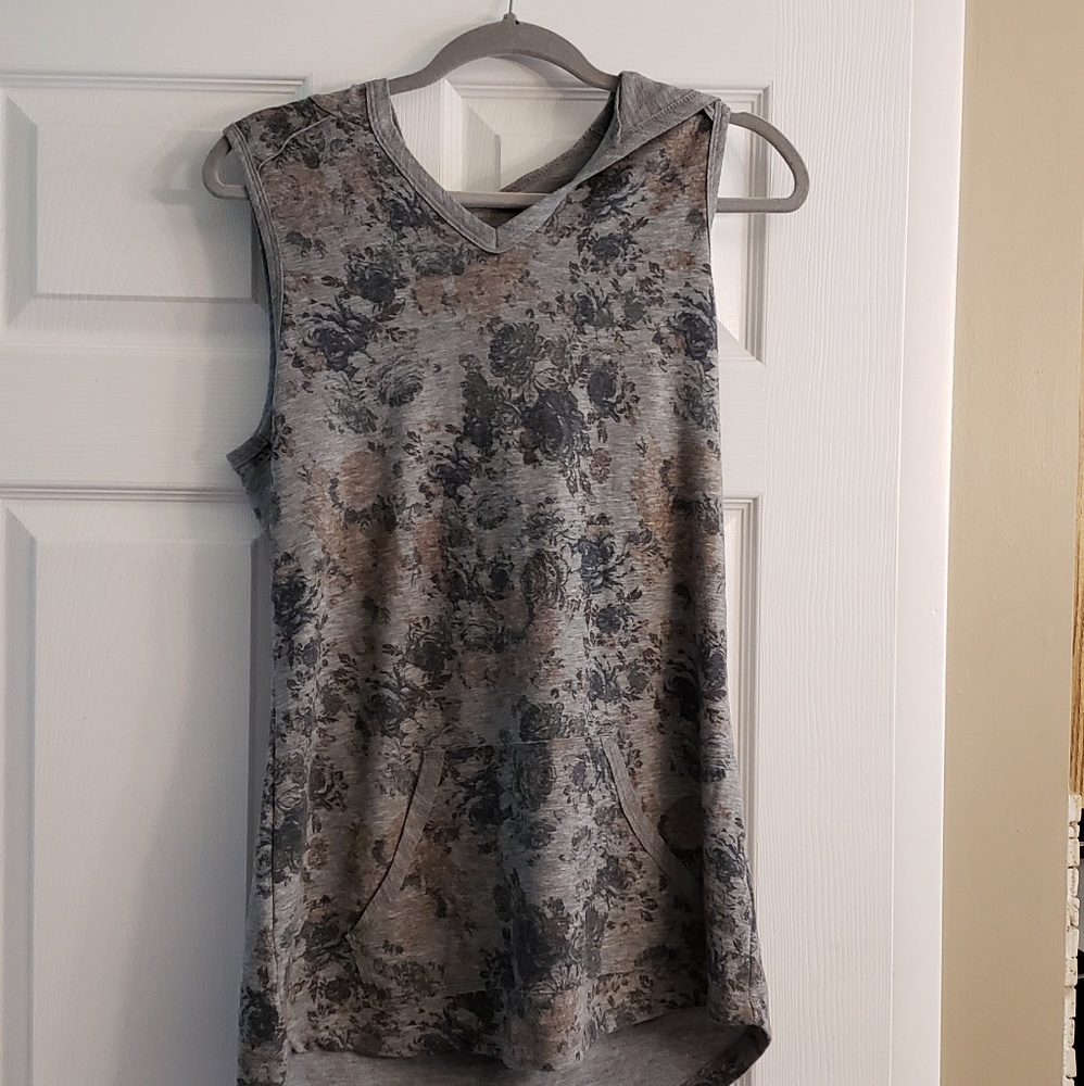 Maurice's hooded tunic